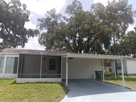 841 W Colonial Cir in Daytona Beach, FL - Building Photo