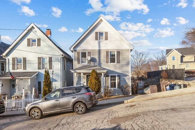 983 Warren Ave in Peekskill, NY - Building Photo - Building Photo