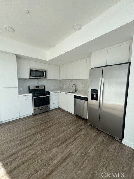 5750 Hollywood Blvd, Unit 737 in Los Angeles, CA - Building Photo - Building Photo