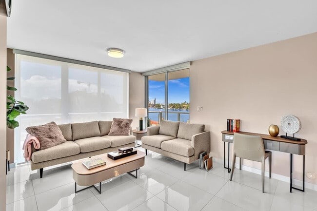 9901 E Bay Harbor Dr
