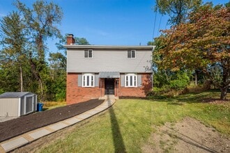 165 Lois Dr in Verona, PA - Building Photo - Building Photo