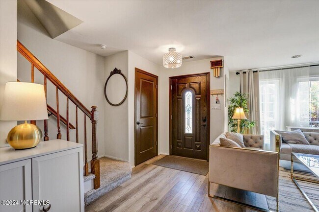 125 Bedford Pl in Morganville, NJ - Building Photo - Building Photo