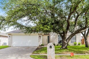 950 Silver Streak Dr in Saginaw, TX - Building Photo