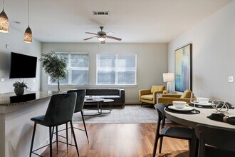 2137 Pelham Dr in Houston, TX - Building Photo - Building Photo