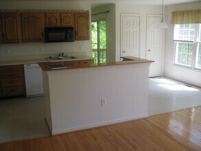 4804 Sweetbirch Dr in Rockville, MD - Foto de edificio - Building Photo