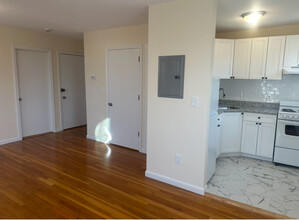 2018 Commonwealth Avenue, Unit 45 in Boston, MA - Building Photo - Building Photo