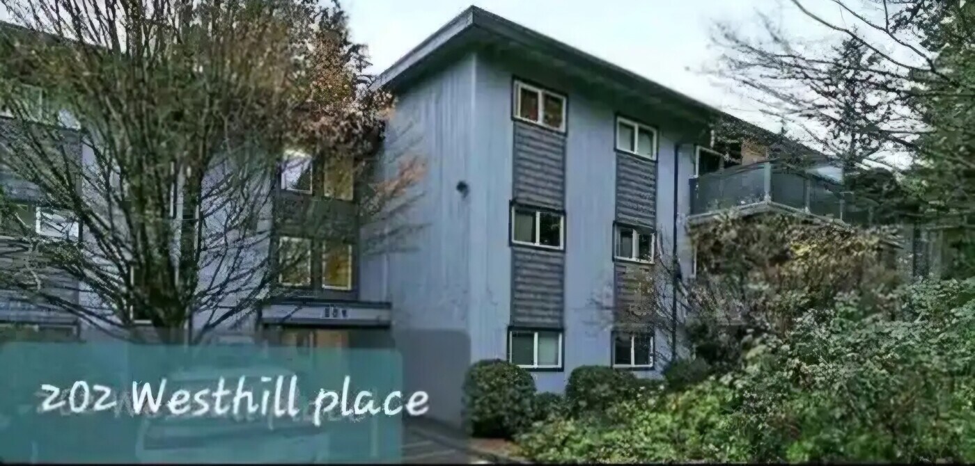 202 Westhill Pl in Port Moody, BC - Building Photo