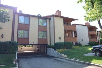 6851 Countrywoods Cir in Midvale, UT - Foto de edificio - Building Photo