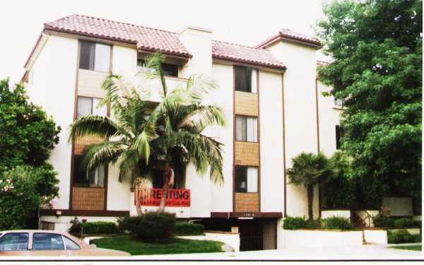 Toluca Pointe in North Hollywood, CA - Building Photo - Building Photo