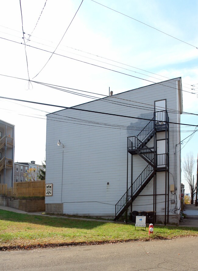 3060 Wiggins St in Pittsburgh, PA - Foto de edificio - Building Photo