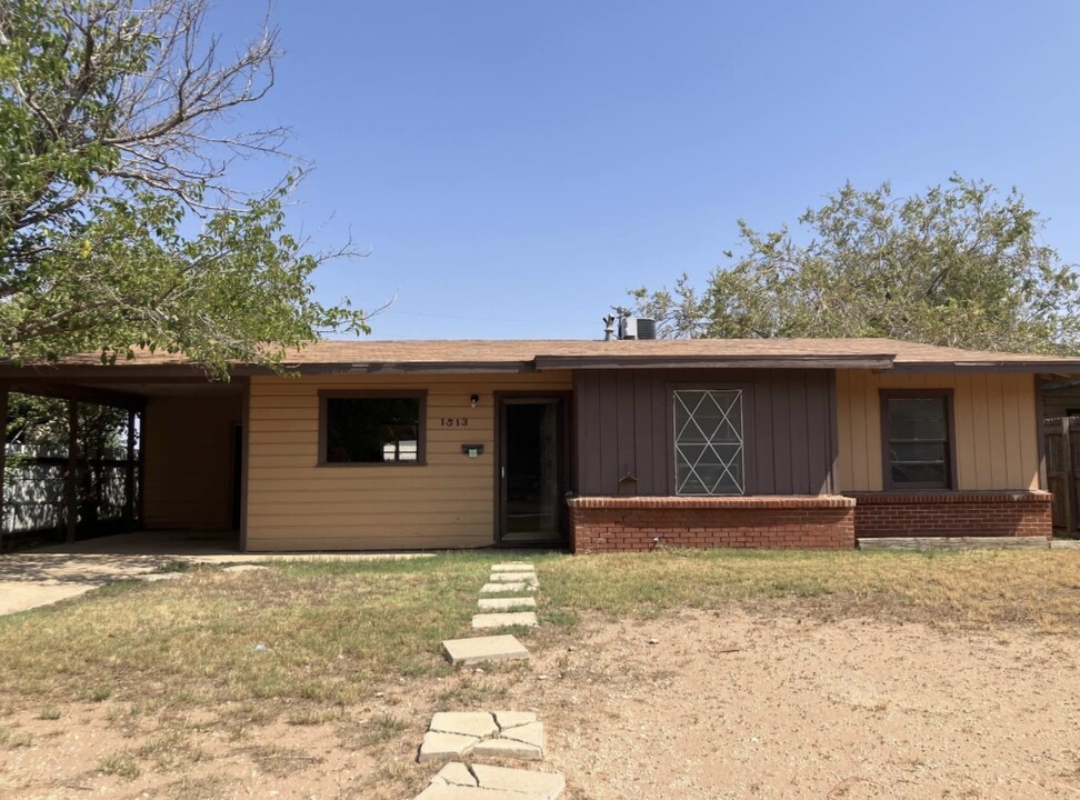 1513 Kentucky Way in Big Spring, TX - Building Photo