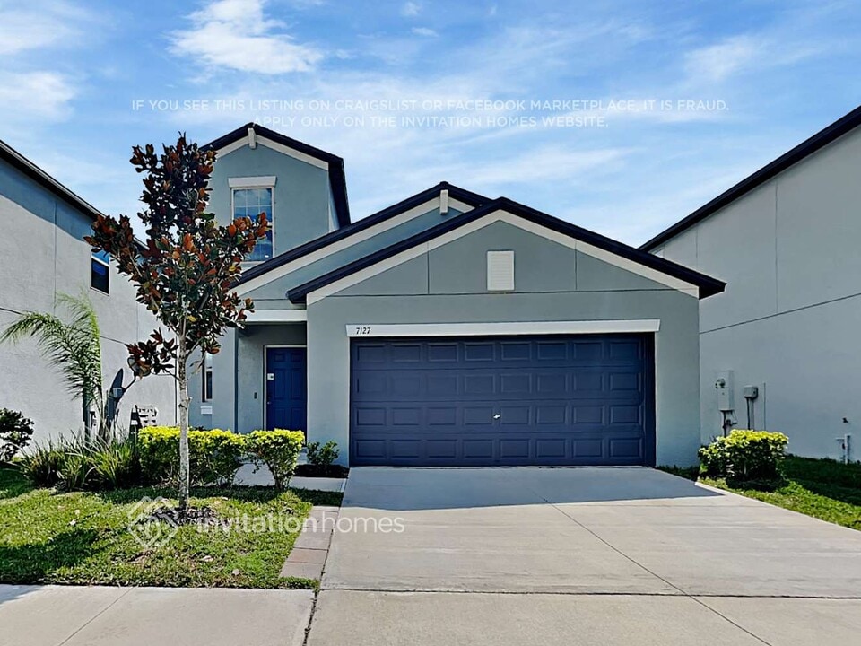 7127 Amelia Cove Ct in Sun City Center, FL - Building Photo