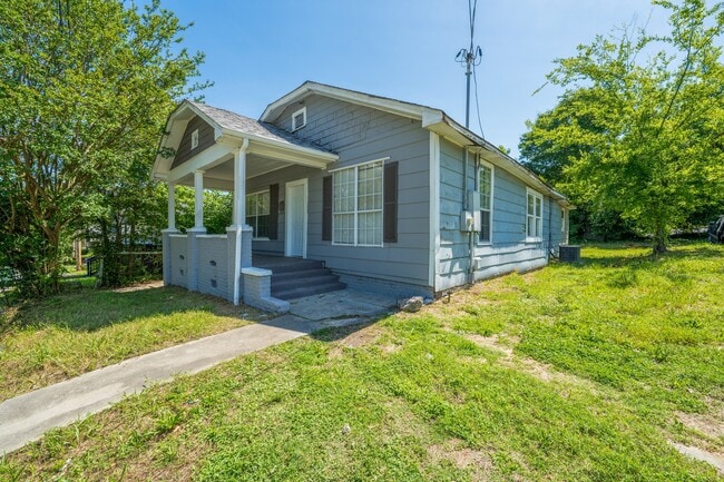 property at 620 N Moran St