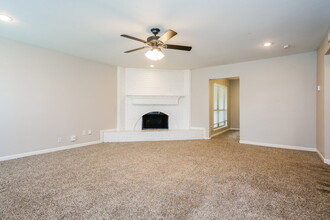 1201 Canyon Oaks Dr in Lancaster, TX - Building Photo - Building Photo