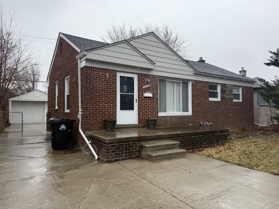 18350 Marquette St in Roseville, MI - Building Photo