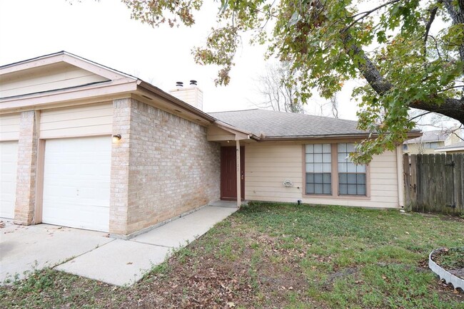 10122 Emerald Oaks Dr in Houston, TX - Building Photo - Building Photo