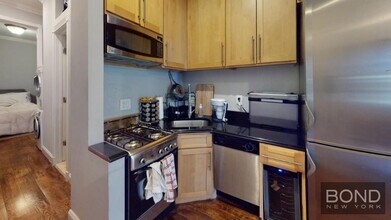 722 10th Ave in New York, NY - Building Photo - Building Photo
