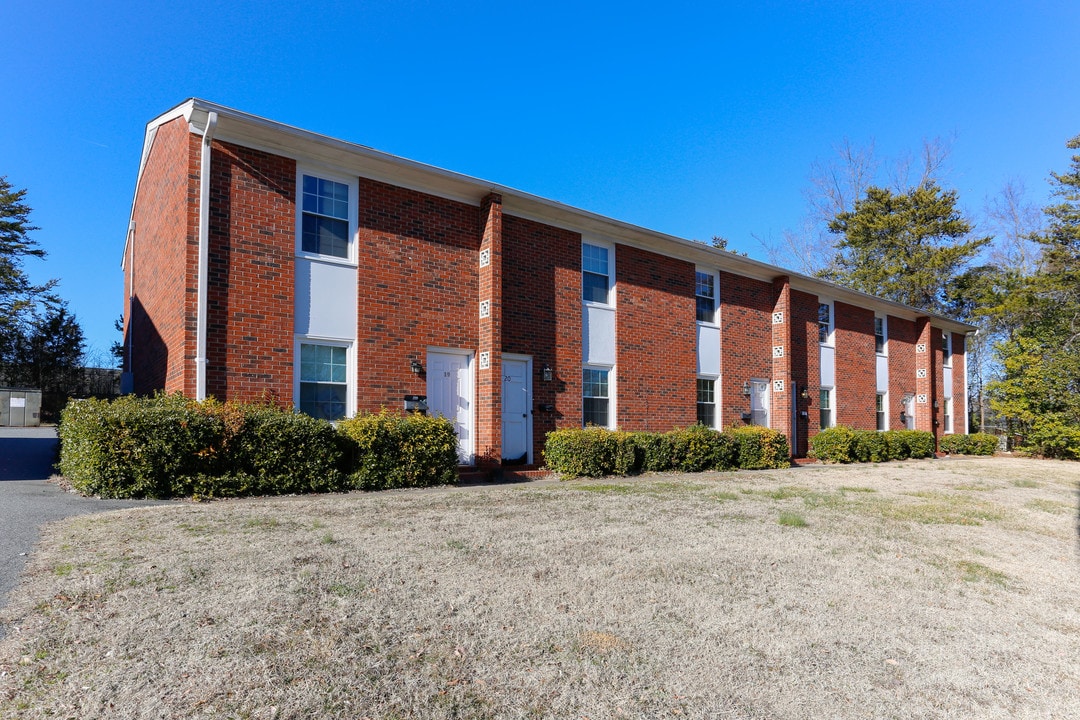 151 Brookwood Ave in Concord, NC - Foto de edificio