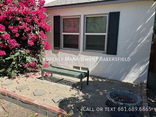 2700 17th St in Bakersfield, CA - Building Photo - Building Photo