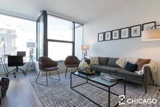 812 W Van Buren St-Unit -507 in Chicago, IL - Building Photo - Building Photo