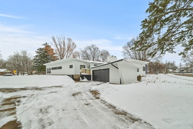 246 Miller Ave in Dekalb, IL - Building Photo - Building Photo