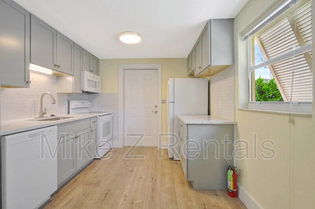 property at 3069 Woodside Ave