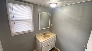 3912 N Atlantic Ave in Peoria Heights, IL - Building Photo - Building Photo