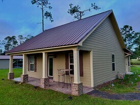 2561 Moore Crossing Rd in Valdosta, GA - Building Photo