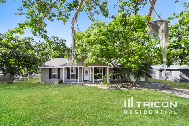 property at 1334 Stately Oaks Dr NW