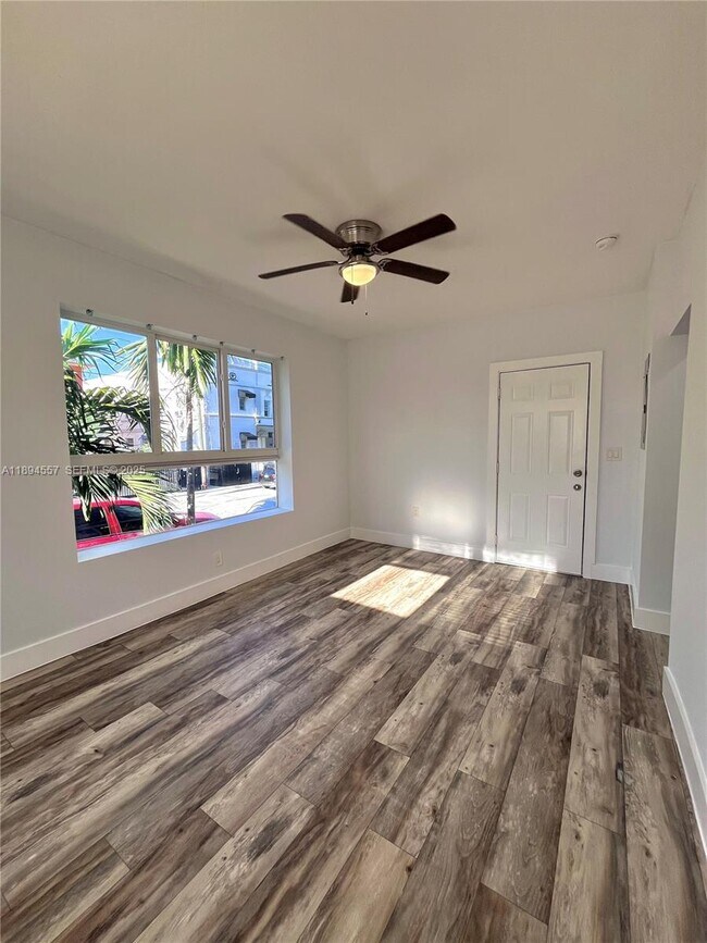 1036 SW 5th St in Miami, FL - Building Photo - Building Photo