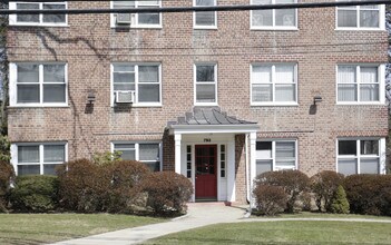 793 Palmer Rd in Bronxville, NY - Building Photo - Building Photo