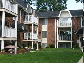 Sunnydale Estates Apartments in Toledo, OH - Building Photo - Building Photo