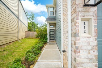 112 Red Cascade Trl in Willis, TX - Building Photo - Building Photo