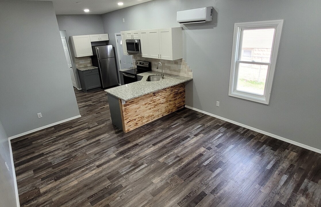 1710 West 2nd St N in Wichita, KS - Building Photo