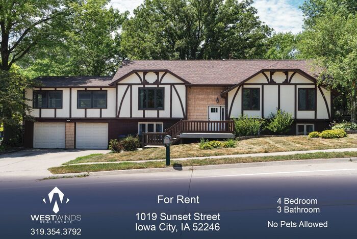 1019 Sunset St in Iowa City, IA - Building Photo