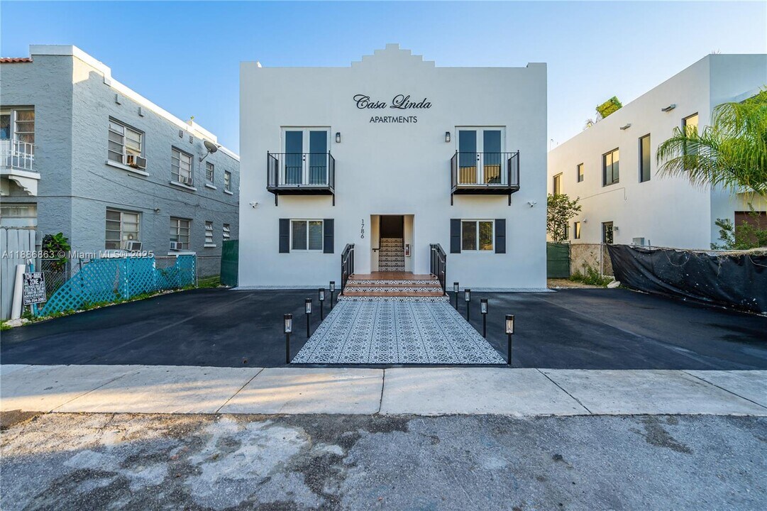 1786 SW 9th St in Miami, FL - Building Photo