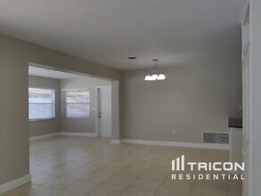 1456 Lakeview Dr in Tarpon Springs, FL - Building Photo - Building Photo