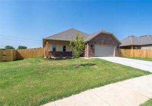 28 W Gilpin St in Farmington, AR - Building Photo - Building Photo