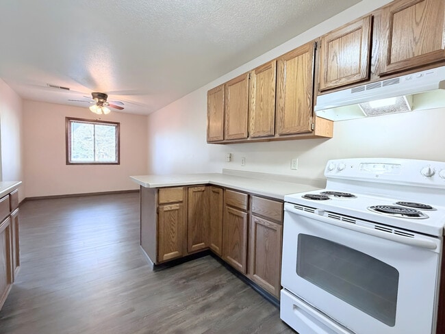 Courtyard Townhomes in Tomah, WI - Foto de edificio - Building Photo