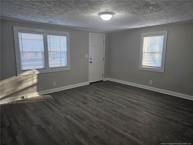 609 Eva Cir in Spring Lake, NC - Building Photo - Building Photo