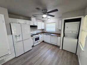 1222 SW 5th St in Grand Prairie, TX - Building Photo - Building Photo