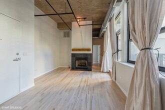 758 N Larrabee St in Chicago, IL - Building Photo - Building Photo