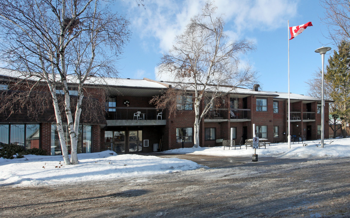 Newcastle Lodge in Clarington, ON - Building Photo