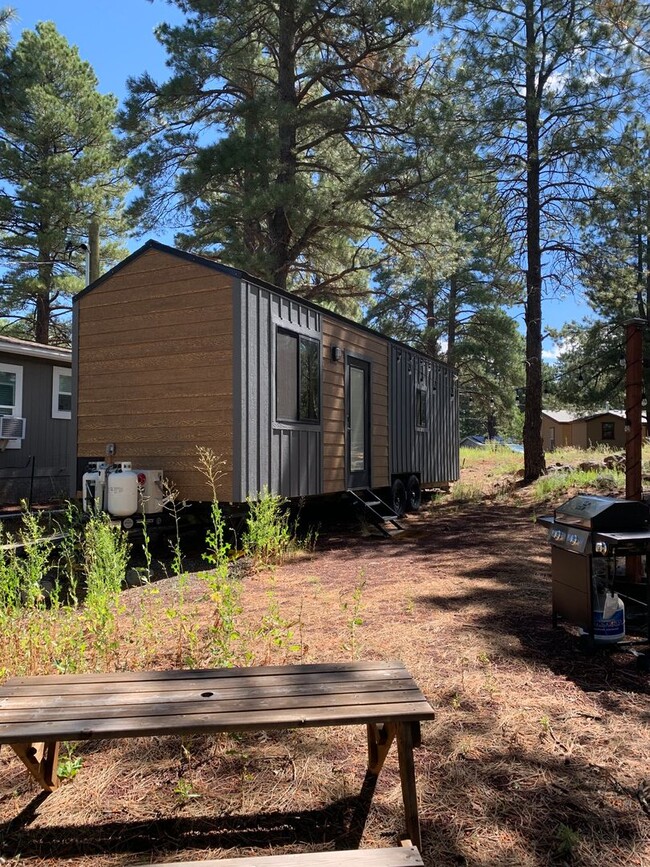 2466 Tolani Trail in Flagstaff, AZ - Foto de edificio - Building Photo