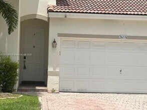 2614 SW 188th Ave in Miramar, FL - Foto de edificio - Building Photo