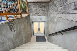 330 Maple Ave in Halton Hills, ON - Building Photo - Building Photo