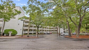 415 Ocean Creek Dr in Myrtle Beach, SC - Building Photo