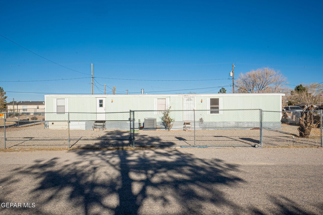 712 Benfield Ct in El Paso, TX - Foto de edificio