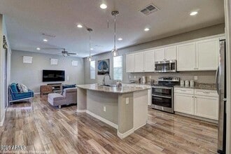 15837 S 11th Way, Unit 617 in Phoenix, AZ - Building Photo - Building Photo