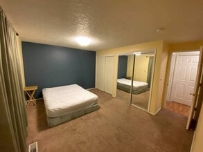 12608 SE Cora St in Portland, OR - Building Photo - Building Photo